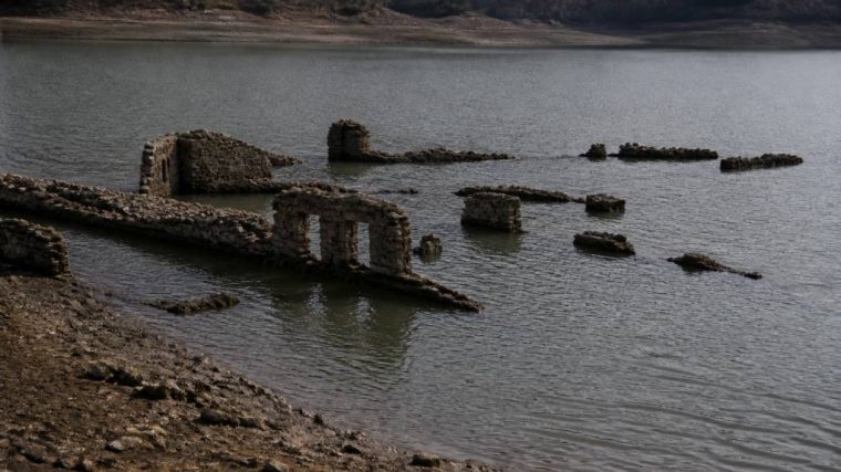 Village sous le lac d'eguzon : histoire, mystère et traces du passé