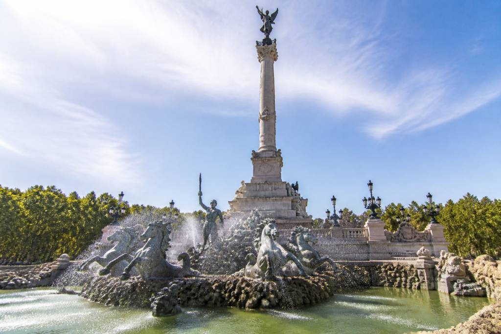 Monument des girondins : histoire, secrets et conseils pour le visiter