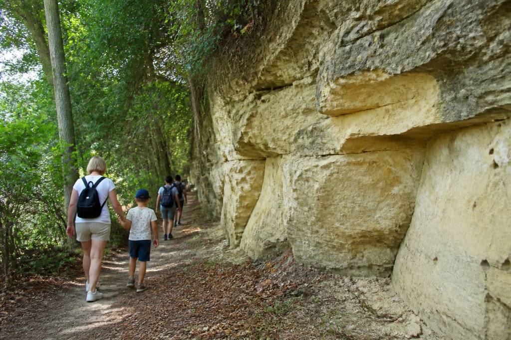 Sentier de découverte des carrières d'argile : une balade insolite en pleine nature